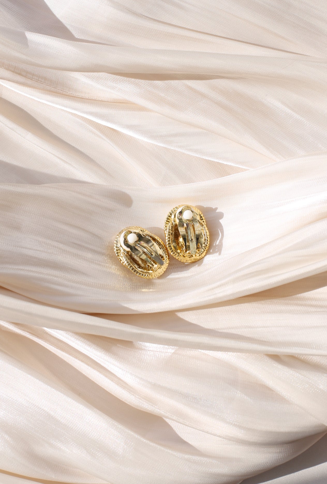 Aïda Vintage Oval Pearl Clip Earrings