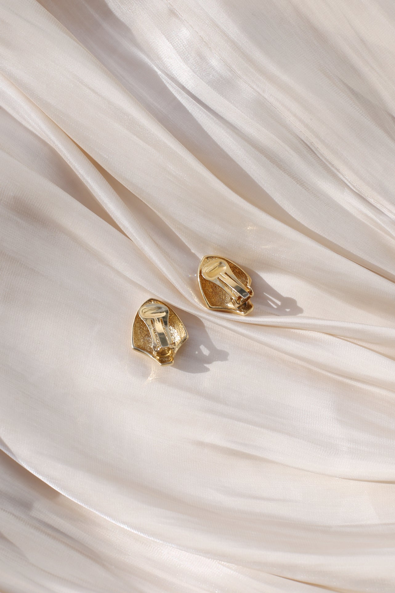 Alina Vintage Pavé Shell Clip Earrings