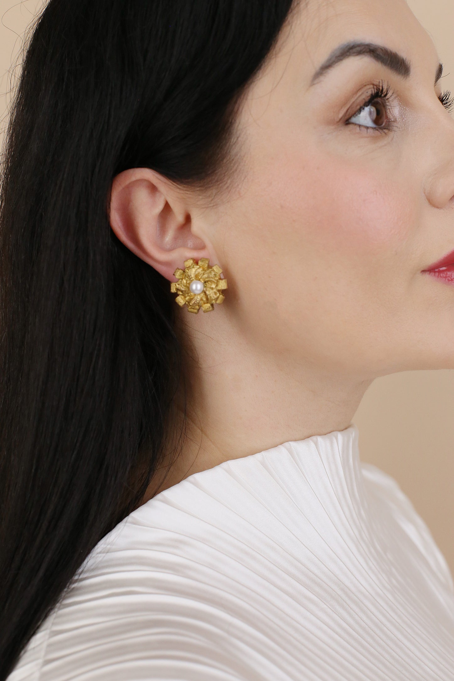 Amélie Vintage Pearl Flower Clip Earrings