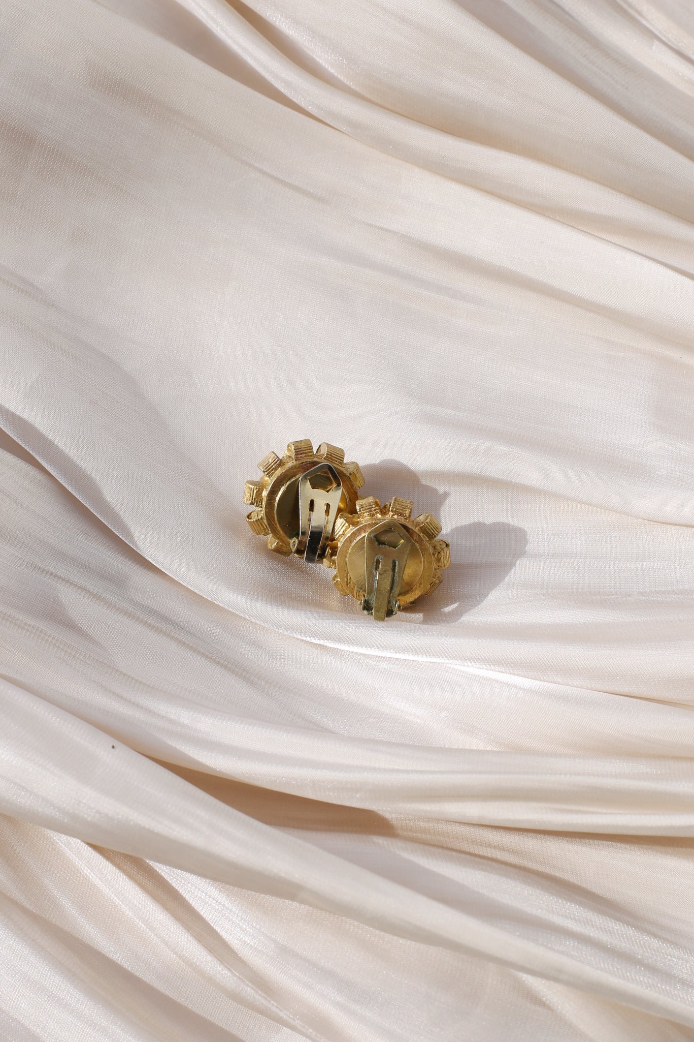 Amélie Vintage Pearl Flower Clip Earrings