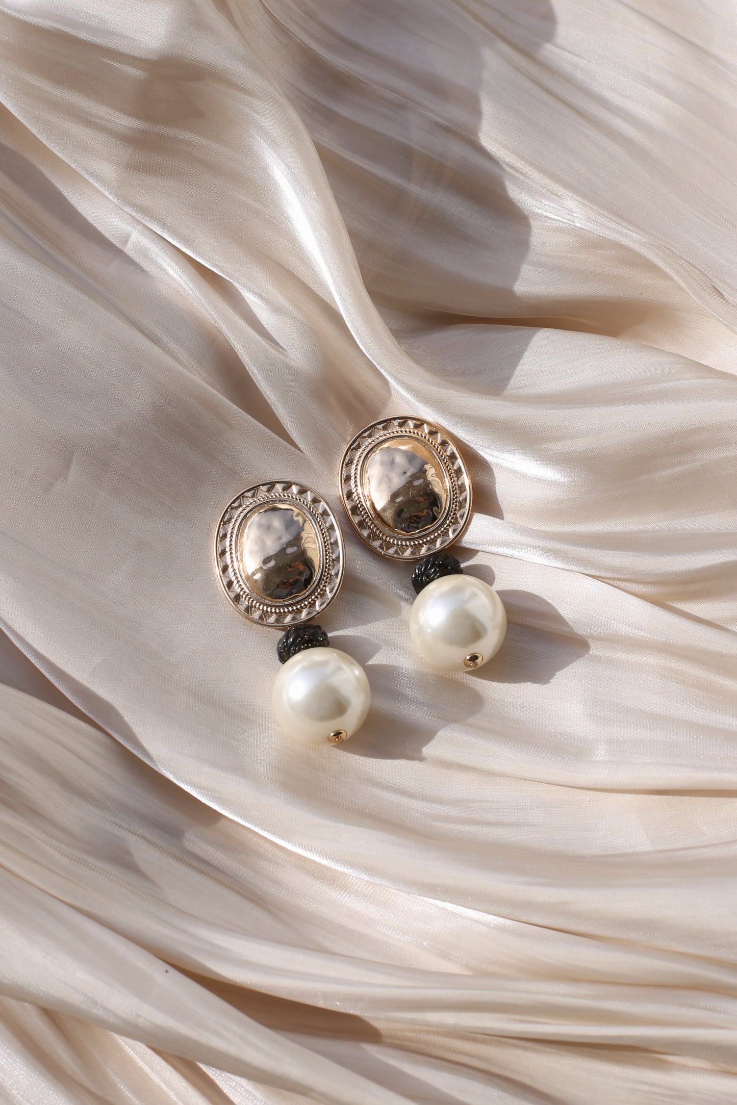 Aveline Vintage Pearl Drop Clip Earrings