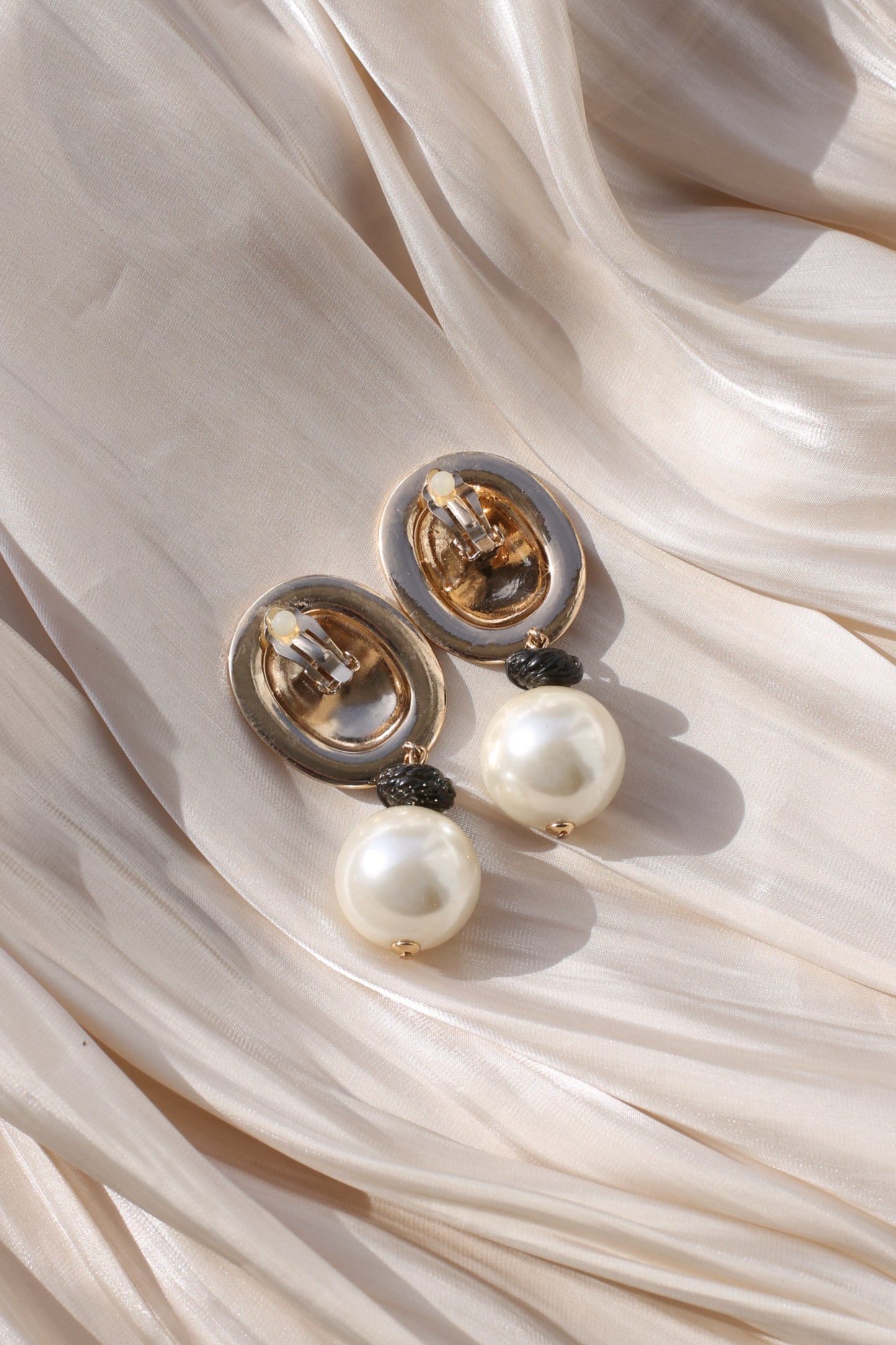 Aveline Vintage Pearl Drop Clip Earrings