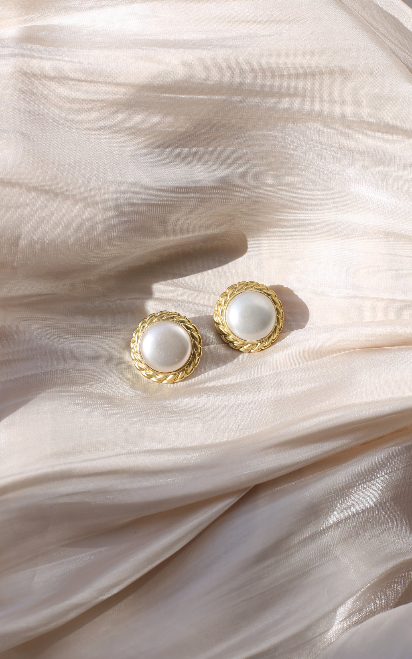 Gaia Vintage Rope-Frame Pearl Clip Earrings