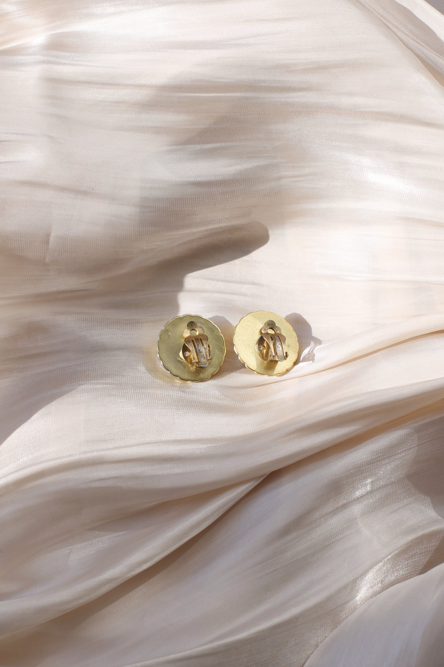 Gaia Vintage Rope-Frame Pearl Clip Earrings