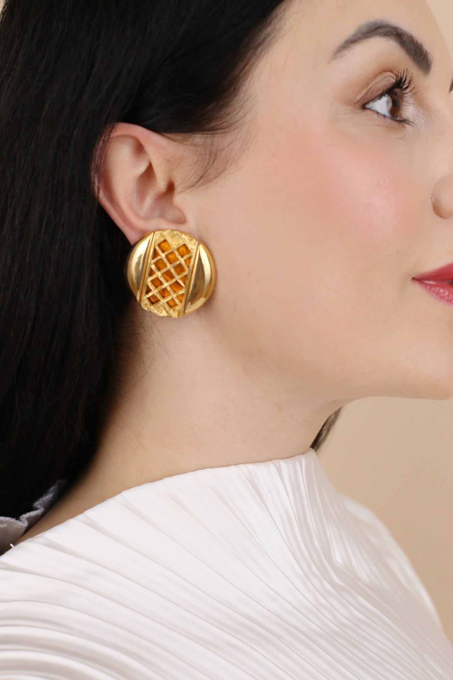 Juna Vintage Lattice Dome Clip Earrings