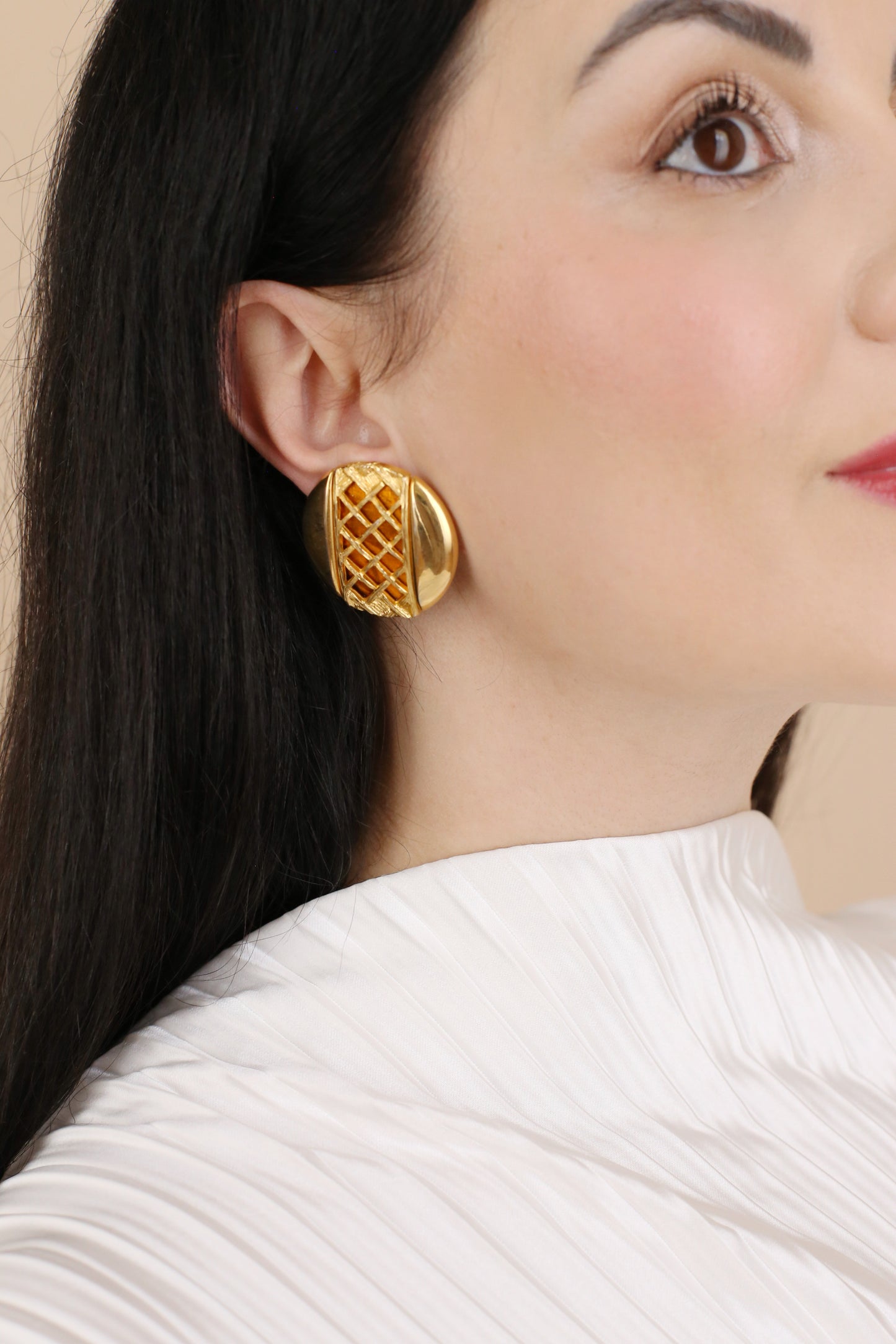 Juna Vintage Lattice Dome Clip Earrings