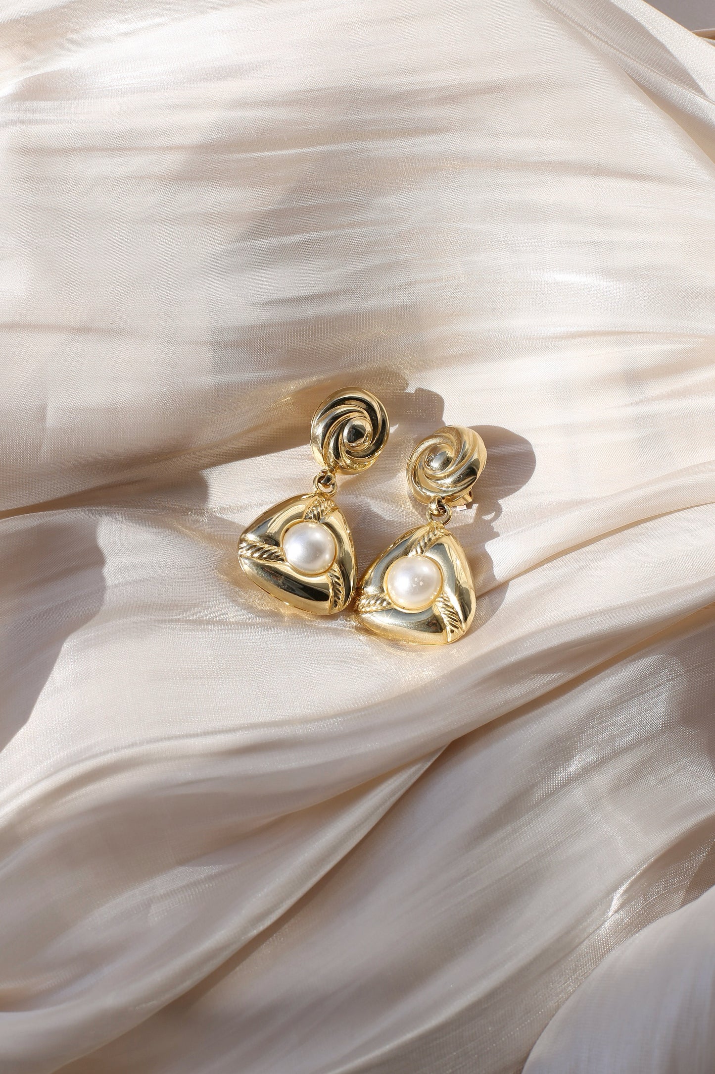 Oona Vintage Double-Pearl Drop Clip Earrings