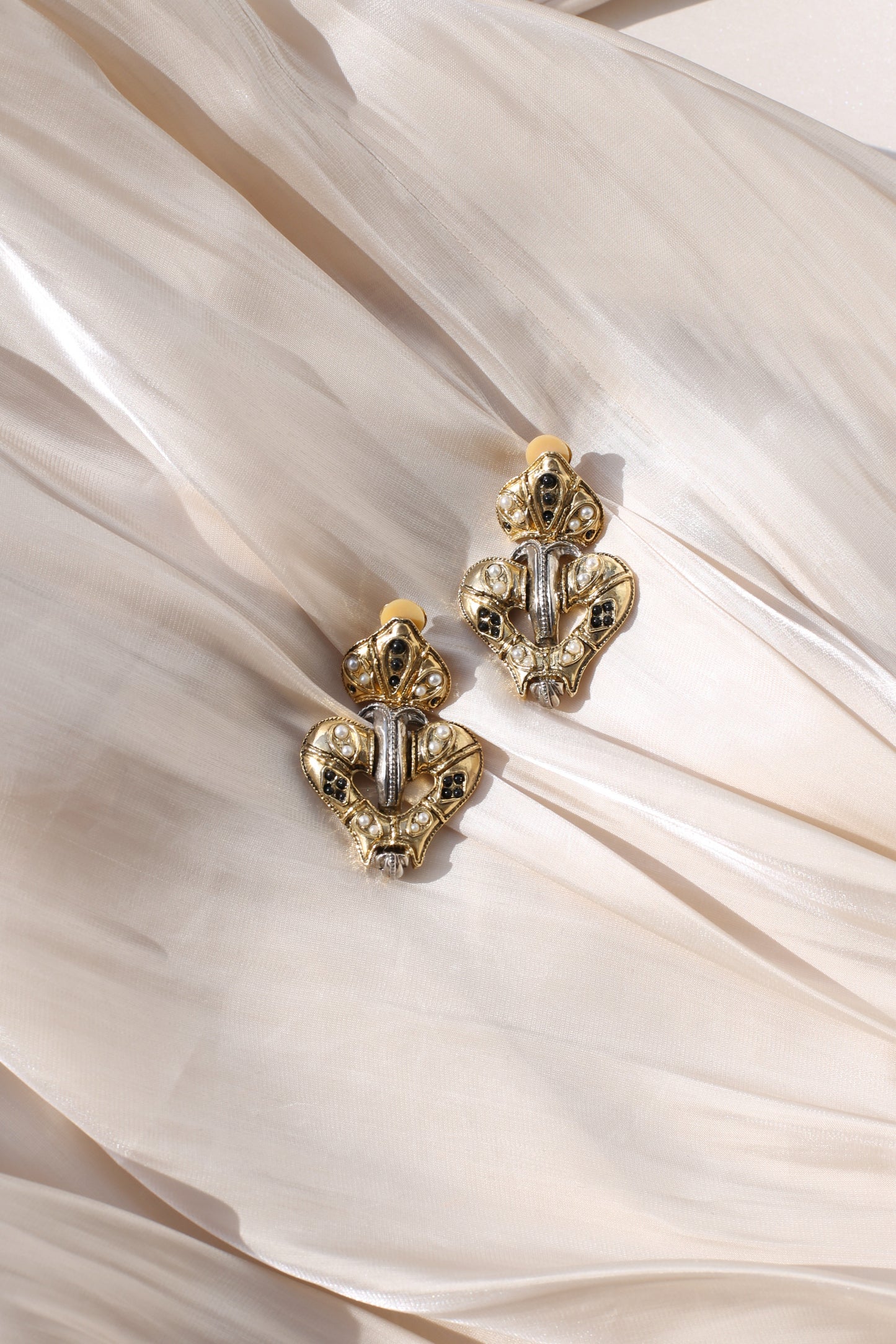 Solène Vintage Heart Drop Clip Earrings